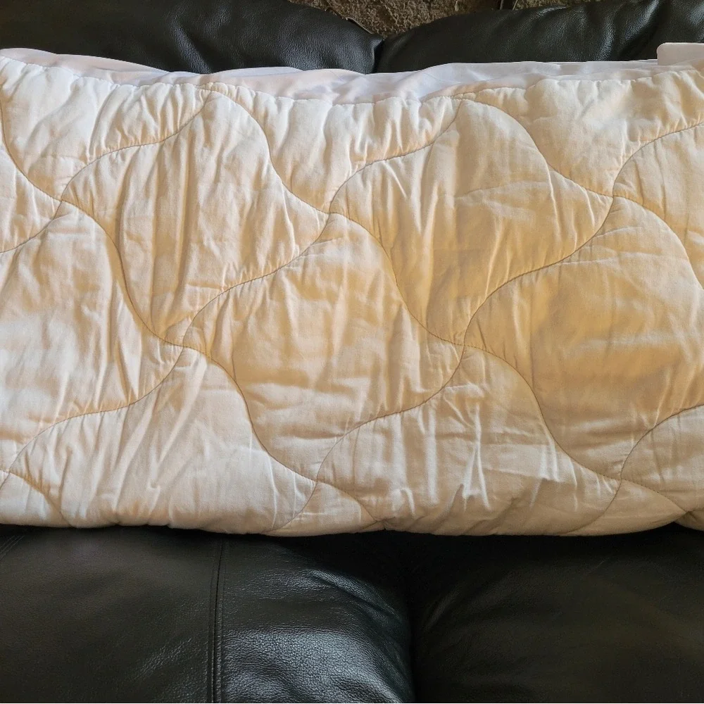 Martha Stewart Quilted Twin Matress Pad Essential Classic‎ Like new very fluffy